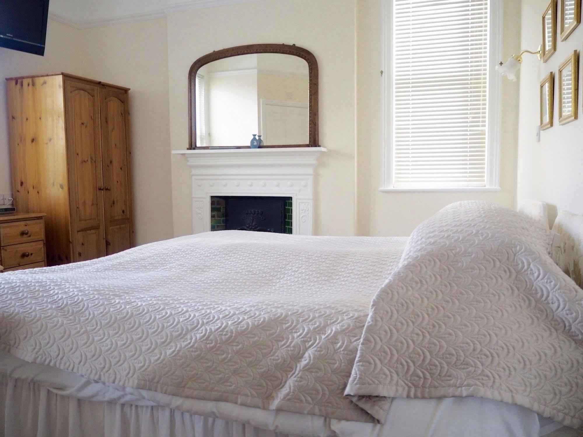 The Old Manse Pickering Bed & Breakfast Екстериор снимка